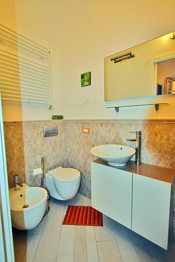 Ferienwohnung La Tana Del Poeta Lerici Exterior foto